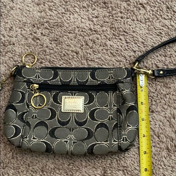 Coach wristlet - Picture 10 of 10